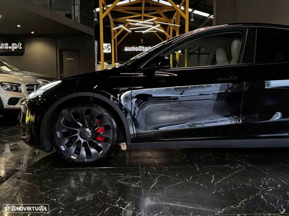 Tesla Model Y - 9