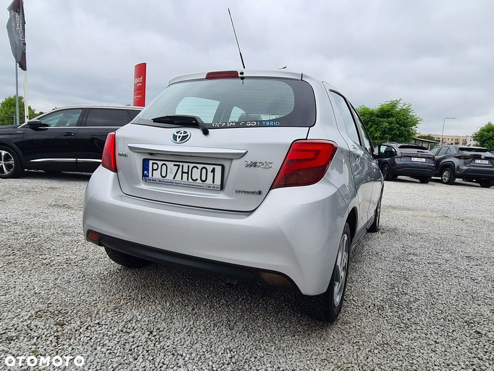Toyota Yaris Hybrid 100 Life - 11