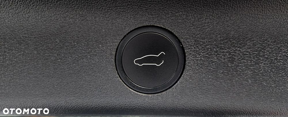 Tesla Model Y Long Range Dual Motor AWD - 28