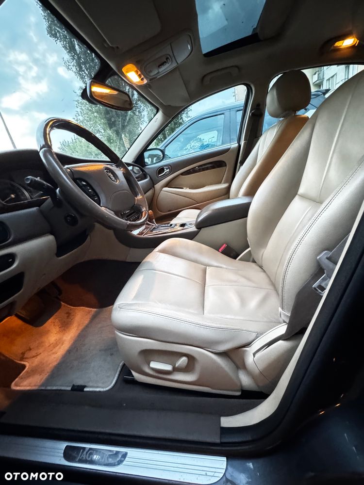 Jaguar S-Type 4.2 V8 - 16