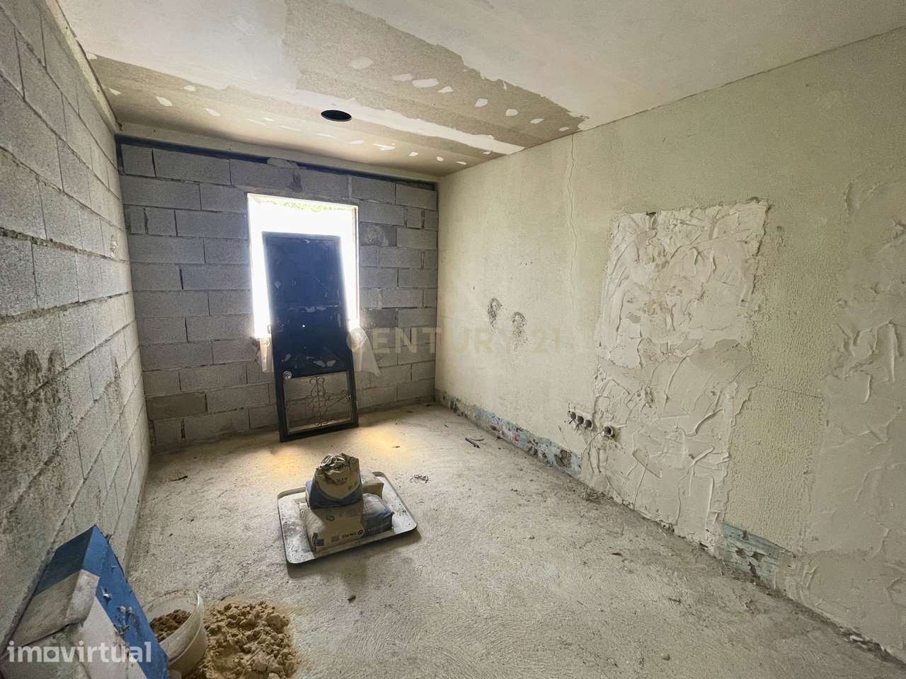 Casa para restauro em Duas Igrejas / Paredes - Grande imagem: 3/27