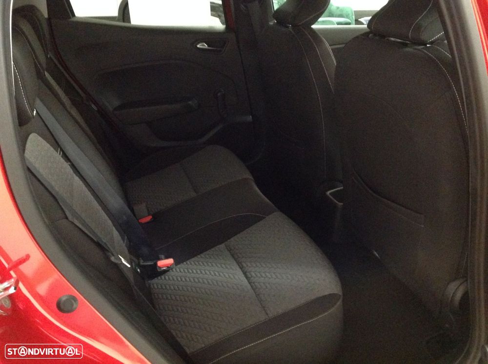 Renault Clio 1.0 TCe Limited CVT - 26