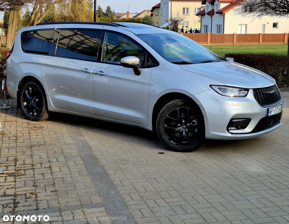 Chrysler Pacifica - 4