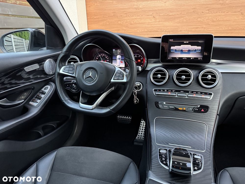 Mercedes-Benz GLC 250 4Matic 9G-TRONIC AMG Line - 31