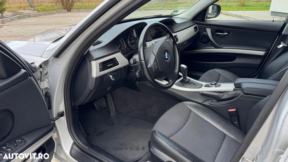 BMW Seria 3 320d DPF Touring Aut. - 13