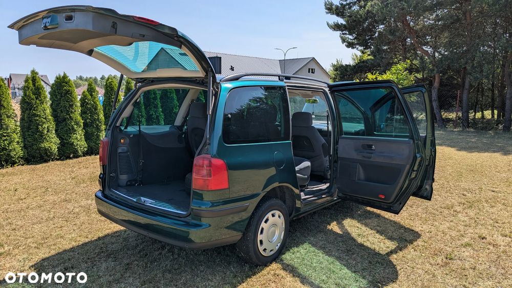 Volkswagen Sharan 1.9 TDI Comfortline - 4