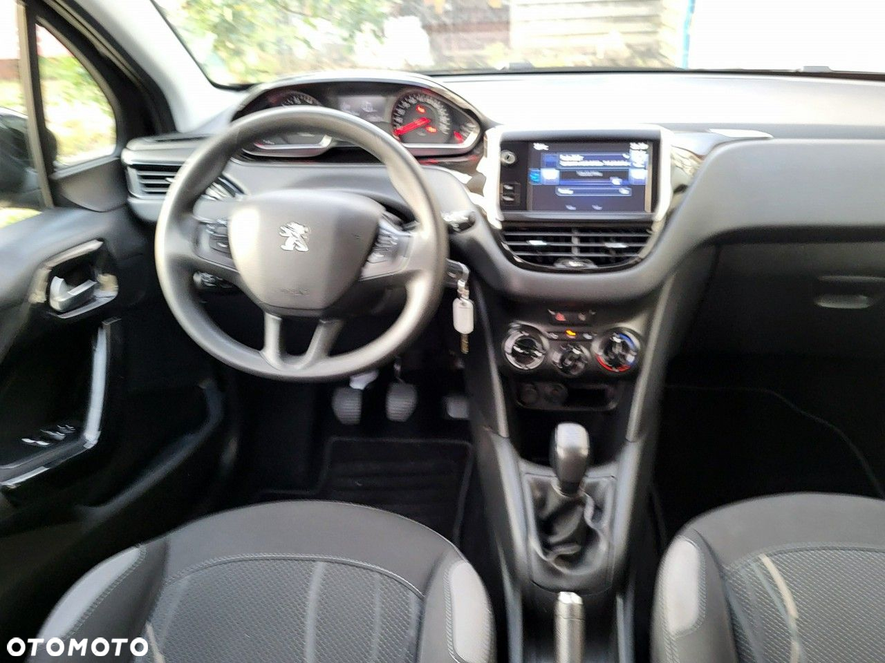 Peugeot 208 - 25