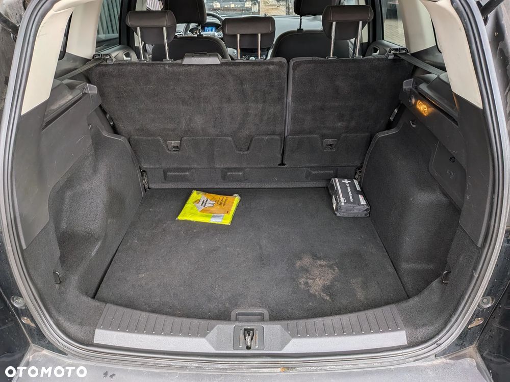 Ford Kuga - 25