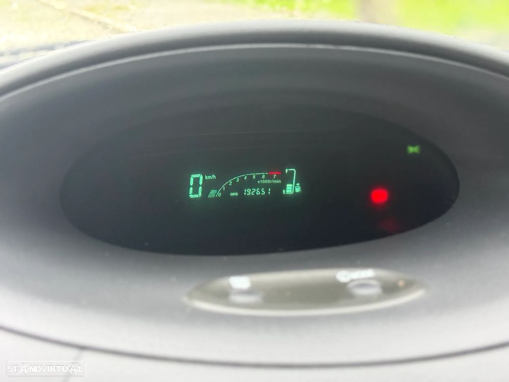 Toyota Yaris 1.0 Sol AC - 12