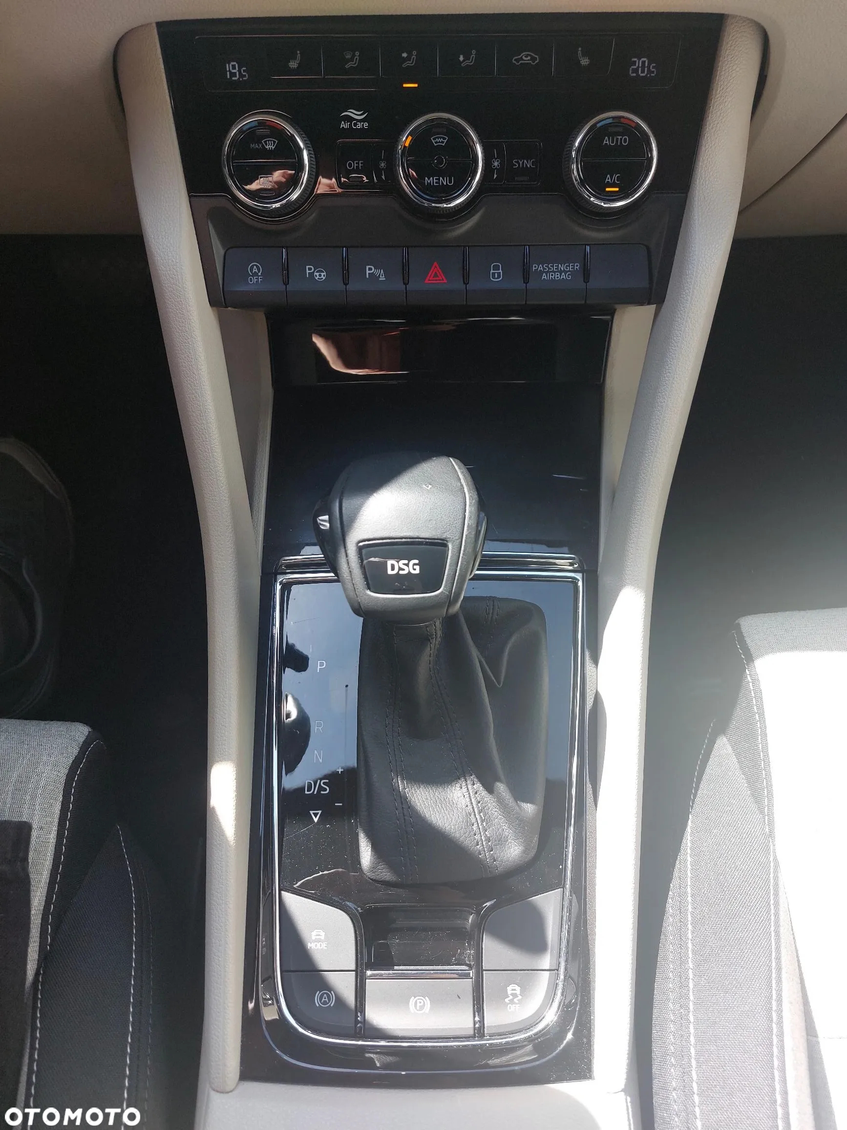 Skoda Karoq 1.5 TSI ACT 4x2 Style DSG - 22