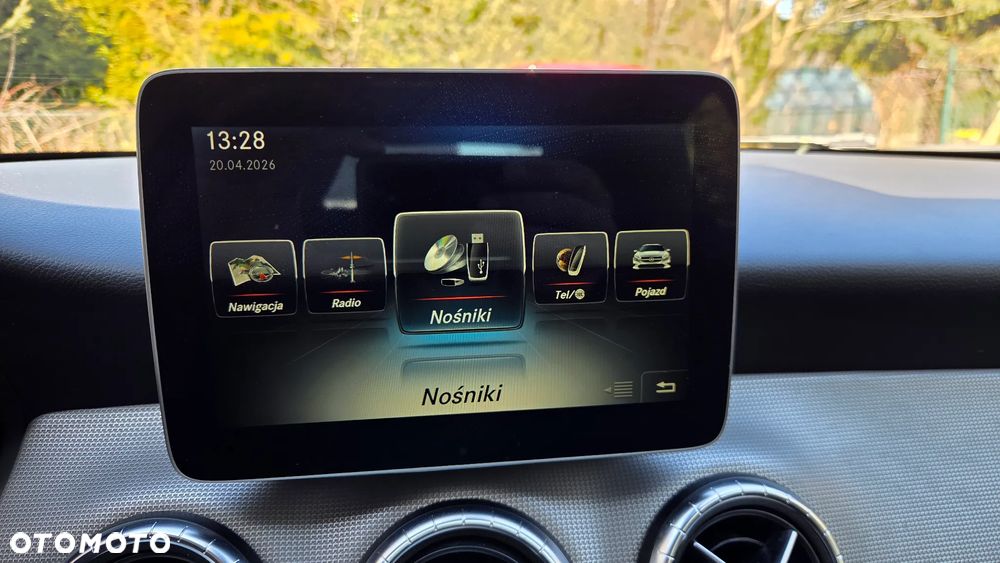 Mercedes-Benz CLA 180 7G-DCT Urban - 11