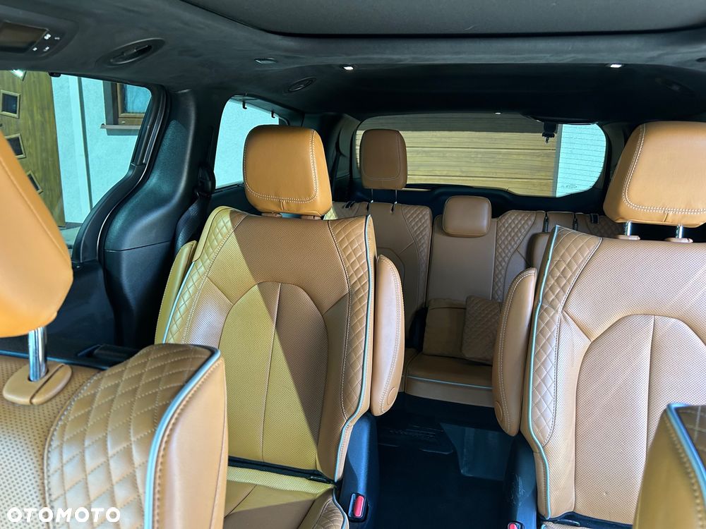 Chrysler Pacifica - 23