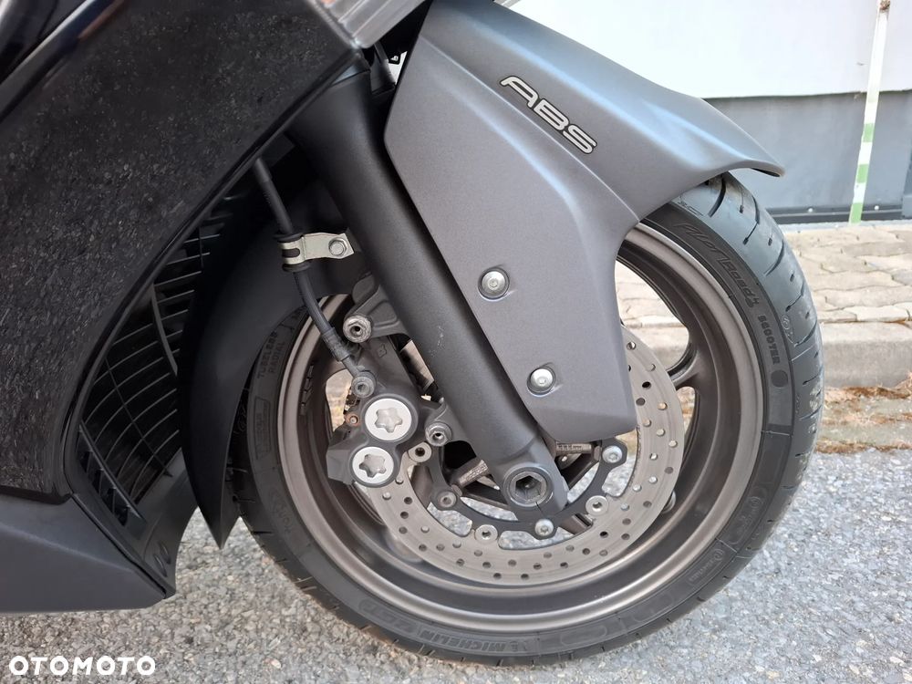 Yamaha Tmax - 12