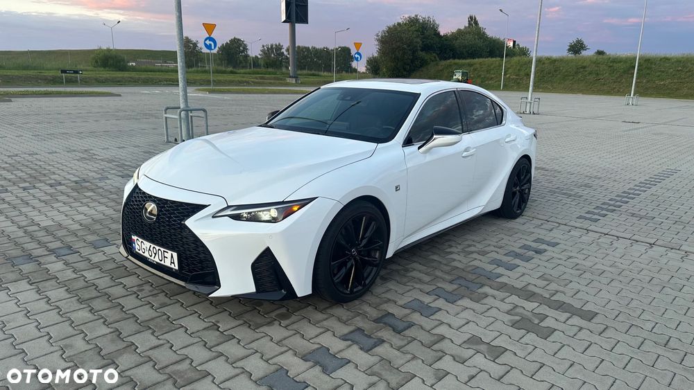 Lexus IS - 10
