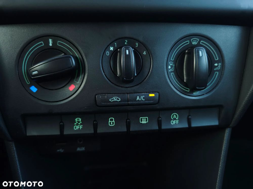 Skoda RAPID 1.2 TSI Ambition - 22