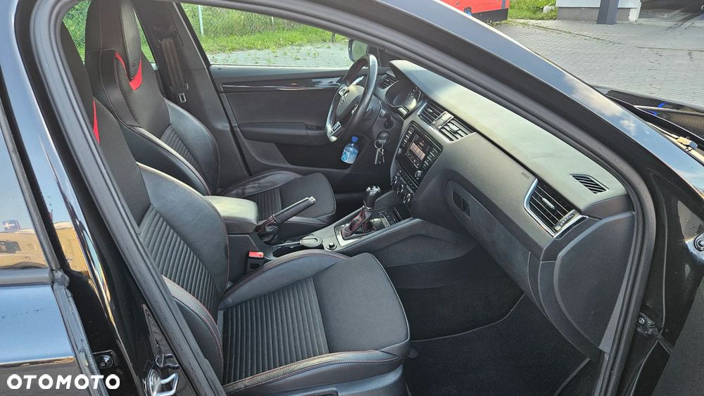 Skoda Octavia 2.0 TDI DSG RS - 11