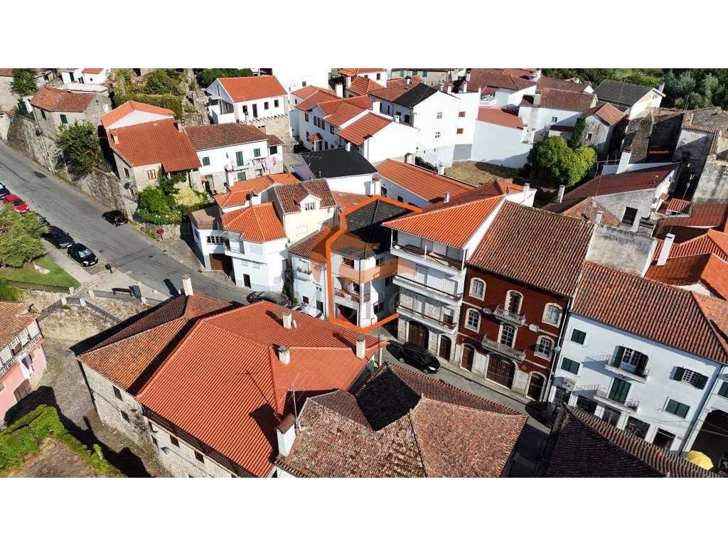 Moradia com 3 quartos e garagem pronta a habitar localizada no cent... - Grande imagem: 2/25