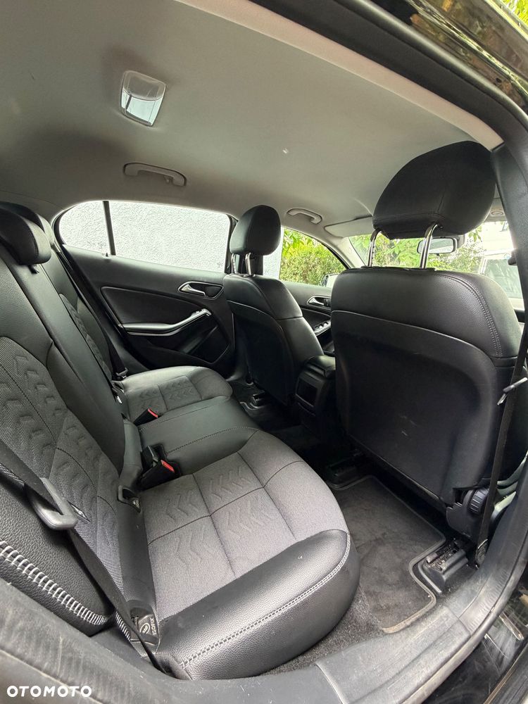 Mercedes-Benz GLA 180 7G-DCT - 7