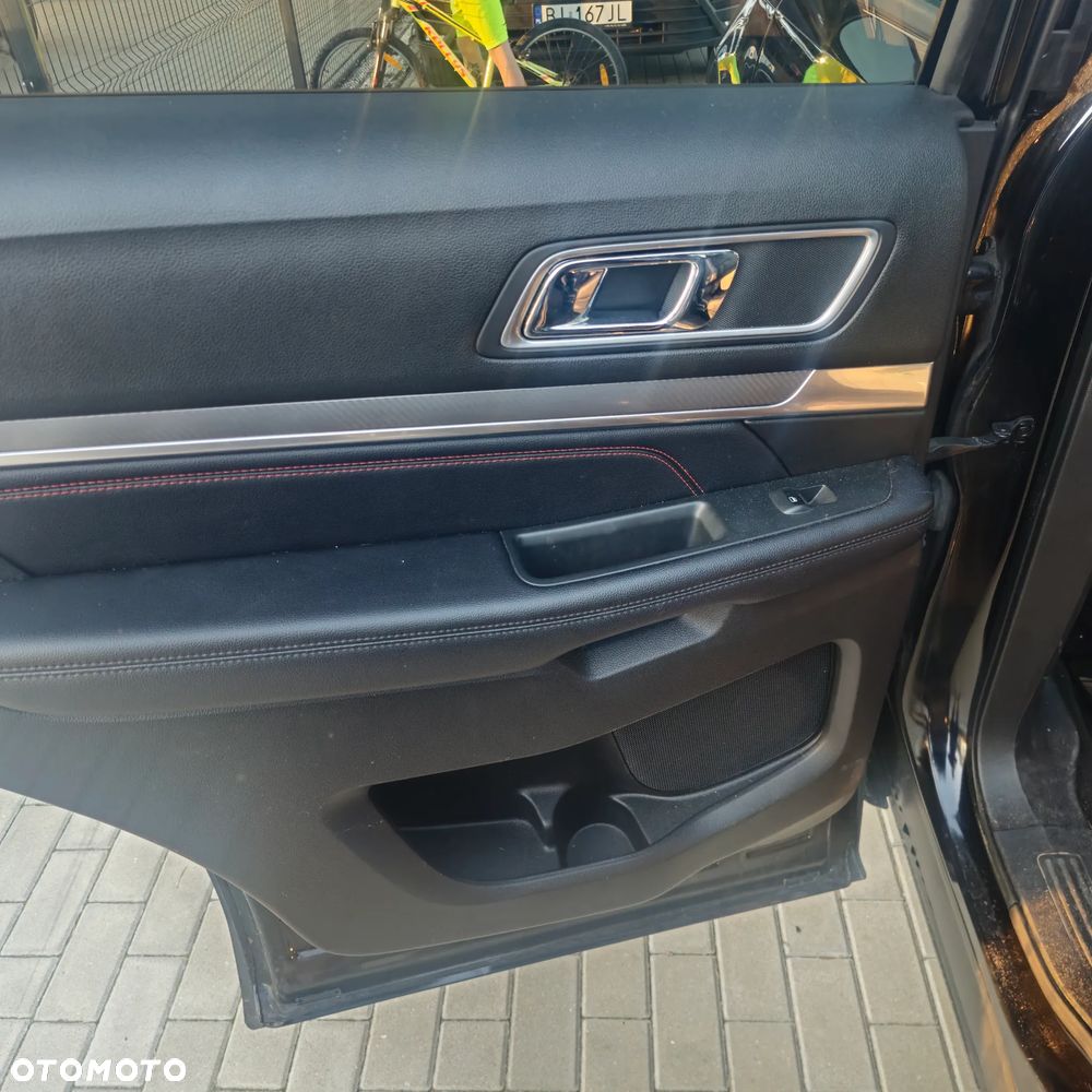Ford Explorer - 22