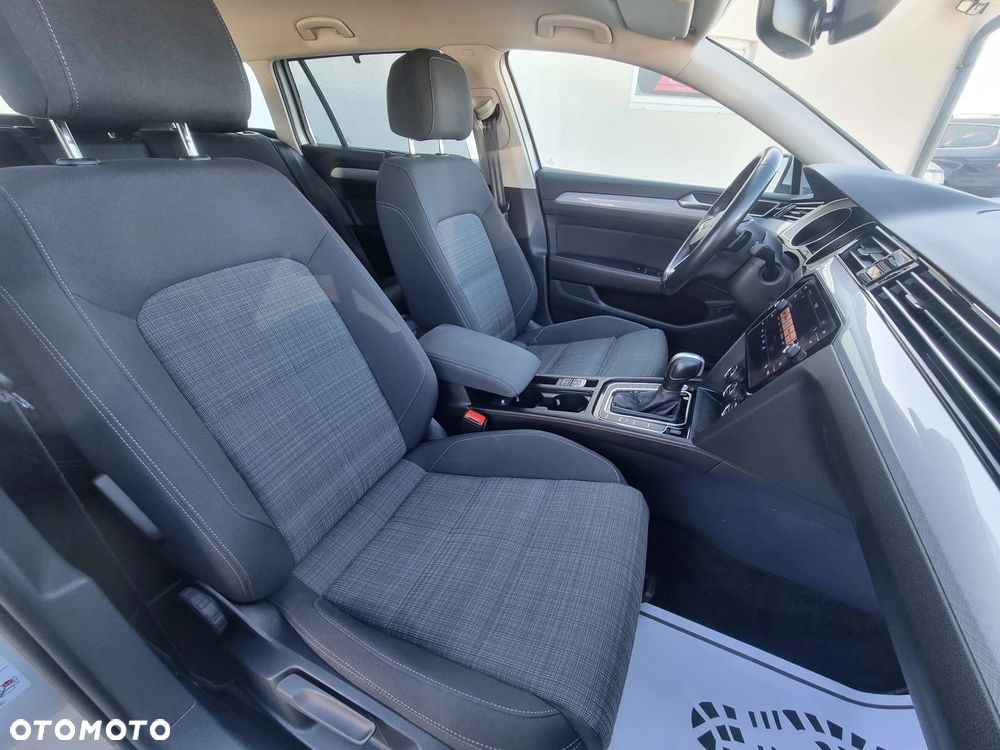 Volkswagen Passat - 12