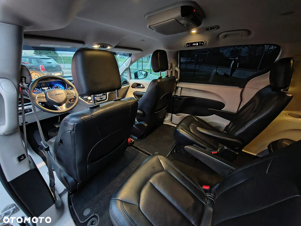 Chrysler Pacifica - 24