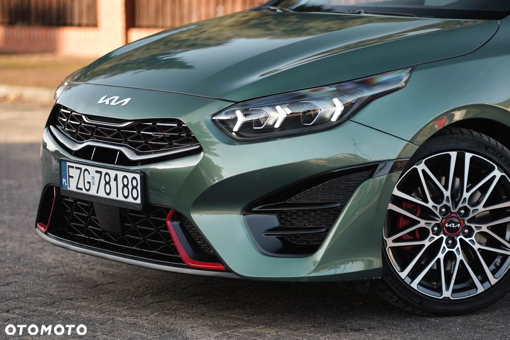Kia ProCeed 1.6 T-GDI GT DCT - 14