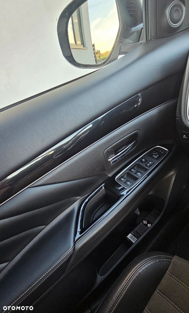 Mitsubishi Outlander - 10