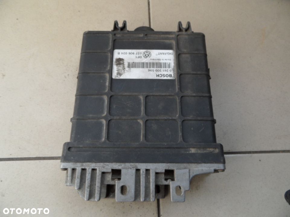 KOMPUTER STEROWNIK GOLF III VENTO 2.0  0261200596 - 1