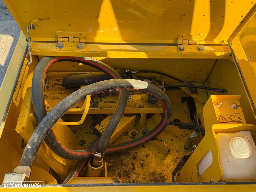 Komatsu PC210LC-11 - 14