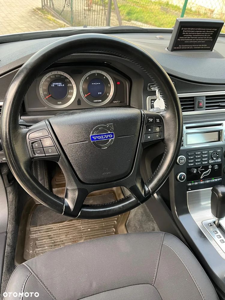 Volvo V70 D5 AWD Kinetic - 16