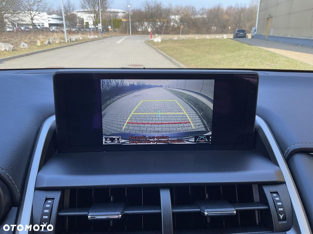 Lexus NX 300h F Impression AWD - 26