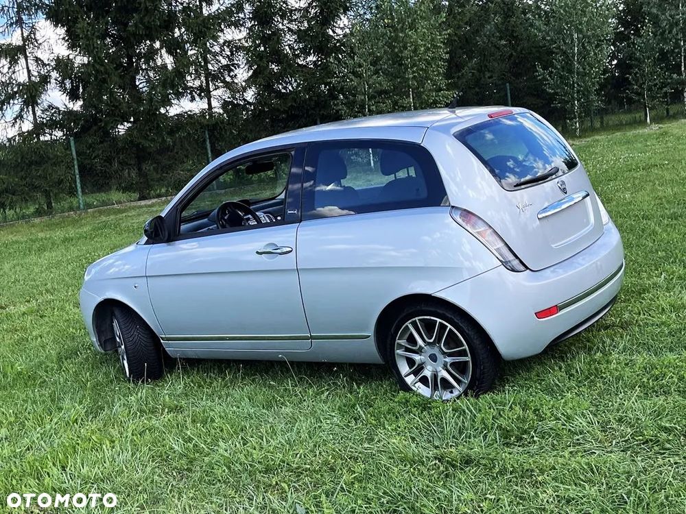 Lancia Ypsilon - 2