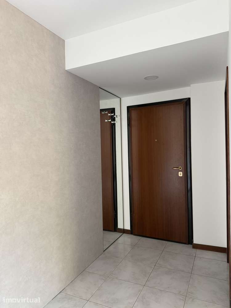 T1 em Condomínio Fechado com Vista Piscina - Grande imagem: 5/19