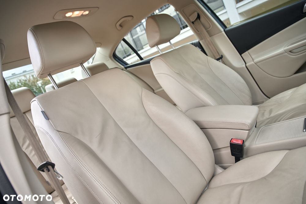 Volkswagen Passat - 35