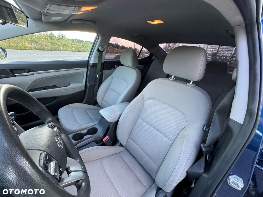 Hyundai Elantra - 9