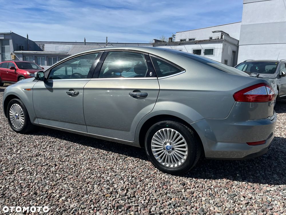 Ford Mondeo 2.0 Ghia - 9