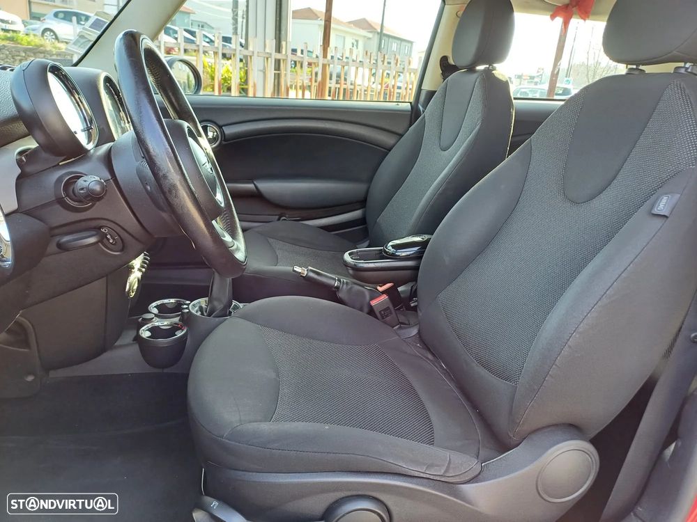 MINI 3 Portas One D - 12