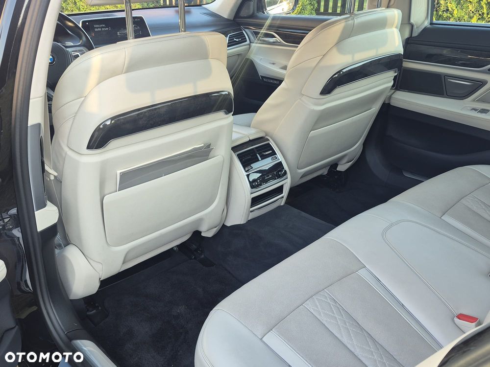 BMW Seria 7 750i xDrive Edition Exclusive - 12