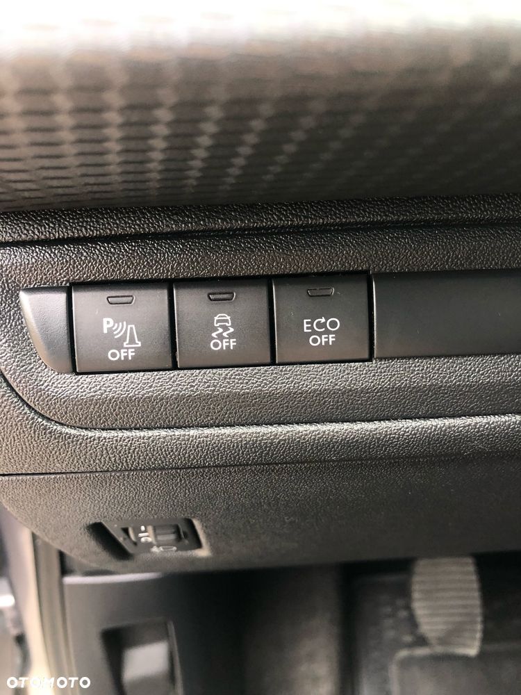 Peugeot 2008 1.2 Pure Tech Style S&S - 14