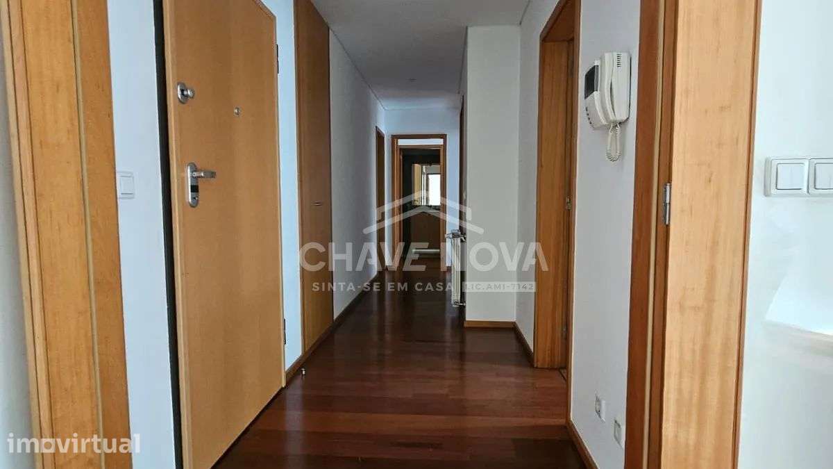 PS - Apartamento T2 com garagem situado em Oliveira do Douro - Grande imagem: 4/19