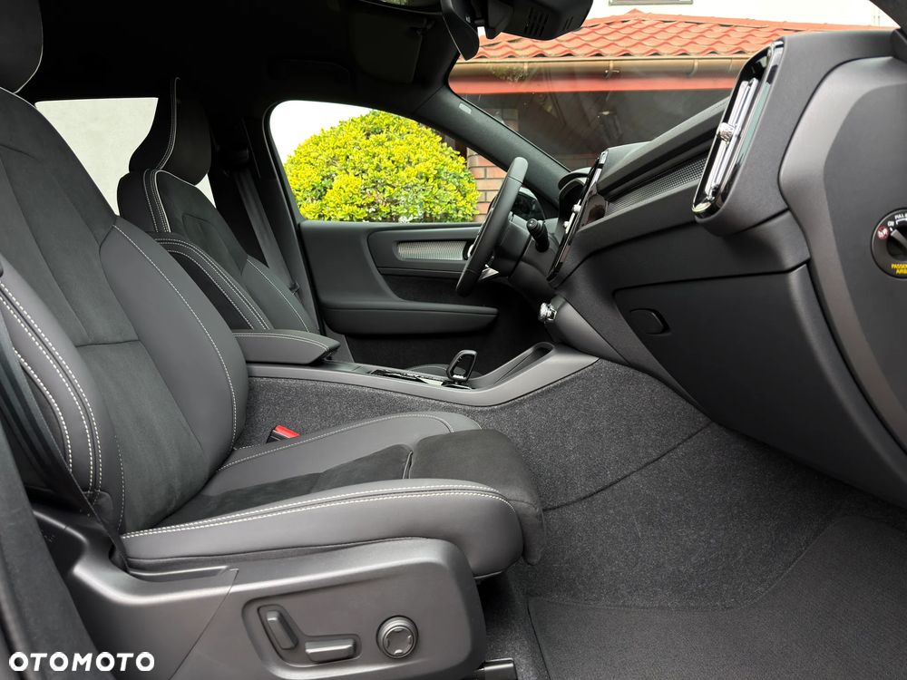 Volvo XC 40 B3 B DKG Ultra Black Edition - 8