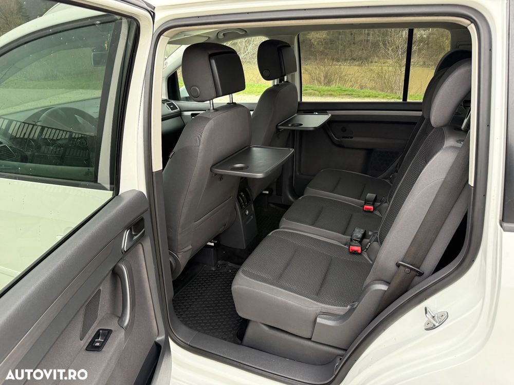 Volkswagen Touran 2.0 TDI DPF BlueMotion Technology DSG Comfortline - 8