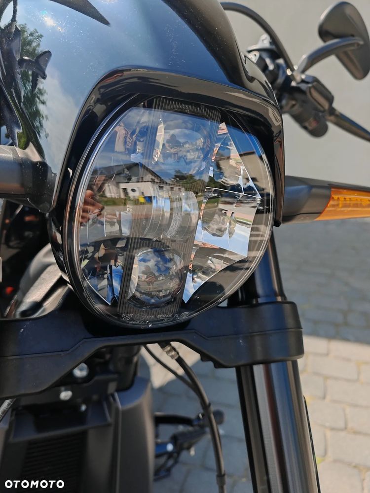 Harley-Davidson Softail FXDR - 18