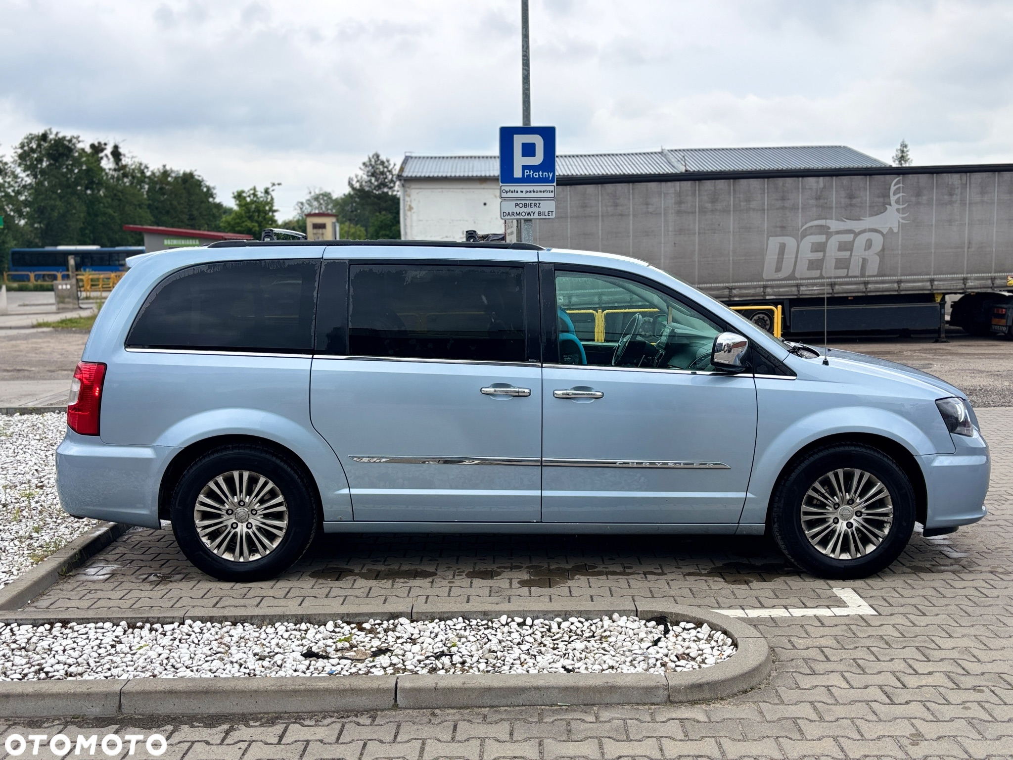 Chrysler Town & Country - 6