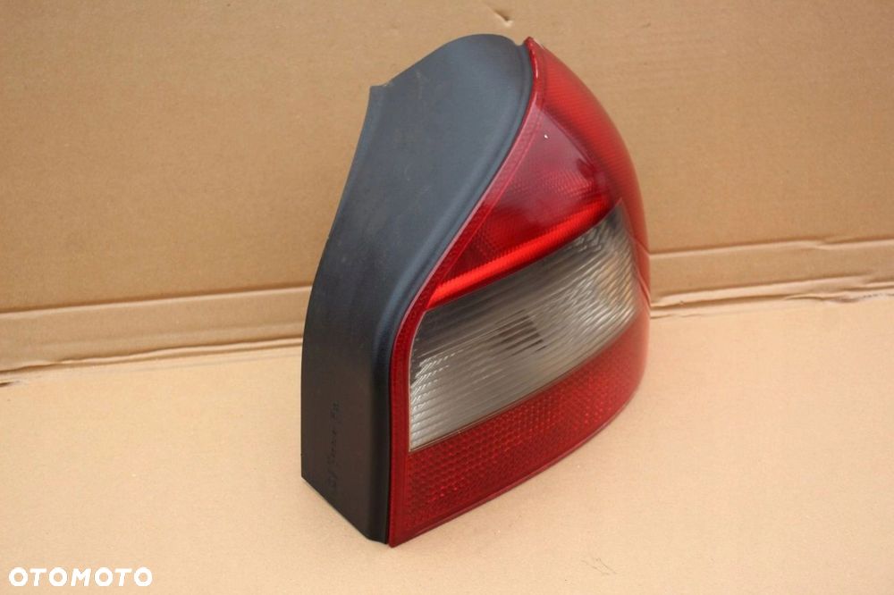 Lampa tył tylna PRAWA prawy tył AUDI A3 8L HB 3D LIFT 8L0945096B - 3