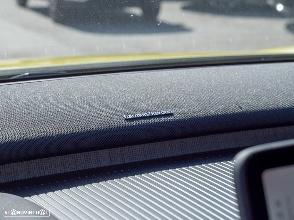 Volvo EX30 Single Motor Extended Range RWD Plus - 37