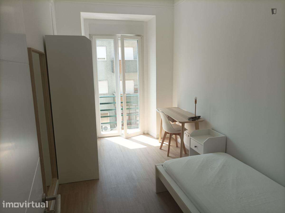 Quarto - localizado em Alameda Lisbon - Grande imagem: 2/19