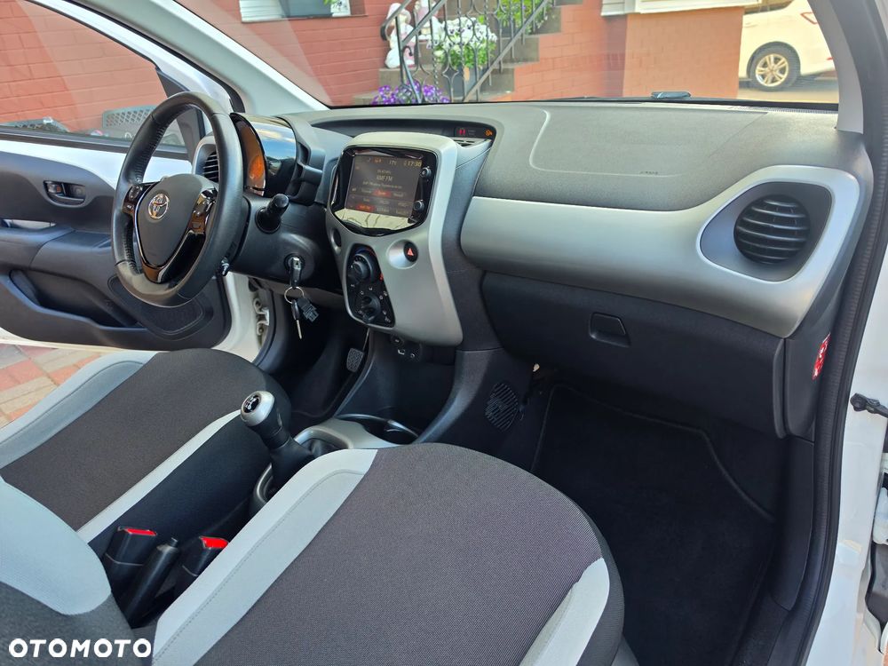 Toyota Aygo x-clusiv - 17