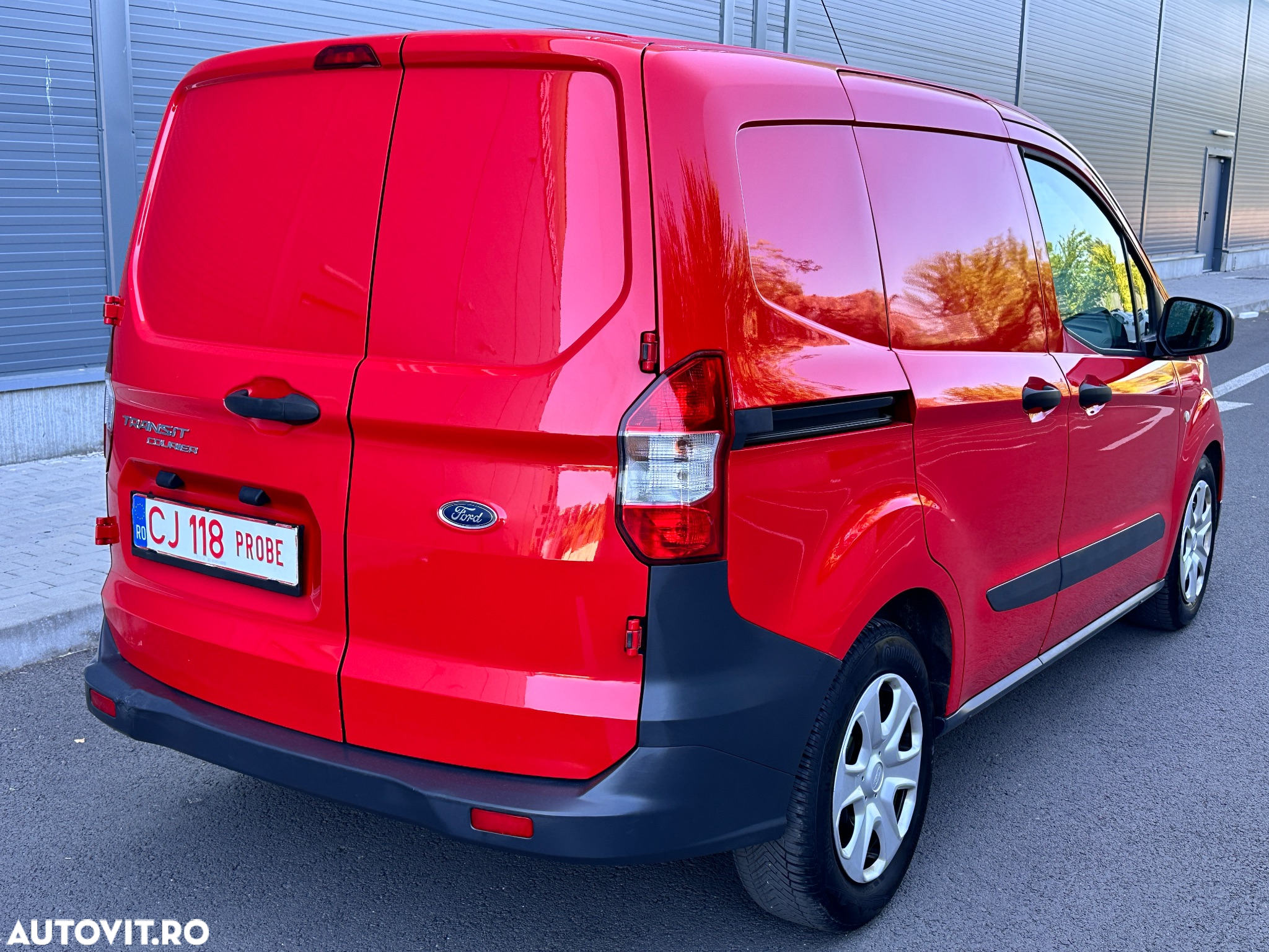 Ford Transit Courier - 14