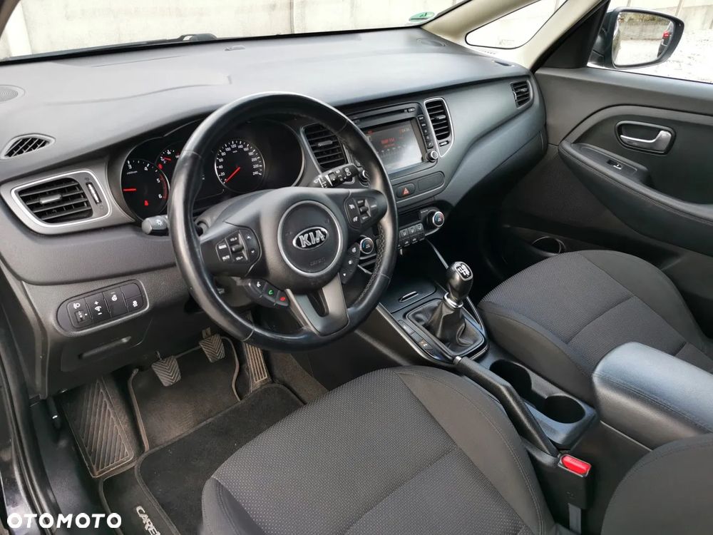 Kia Carens - 9